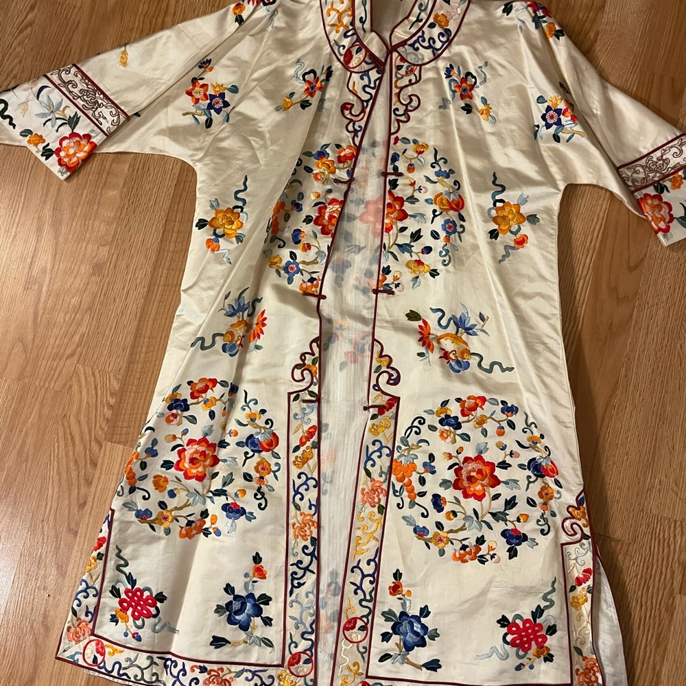 Vintage Silk embroidered Chinese Kimono